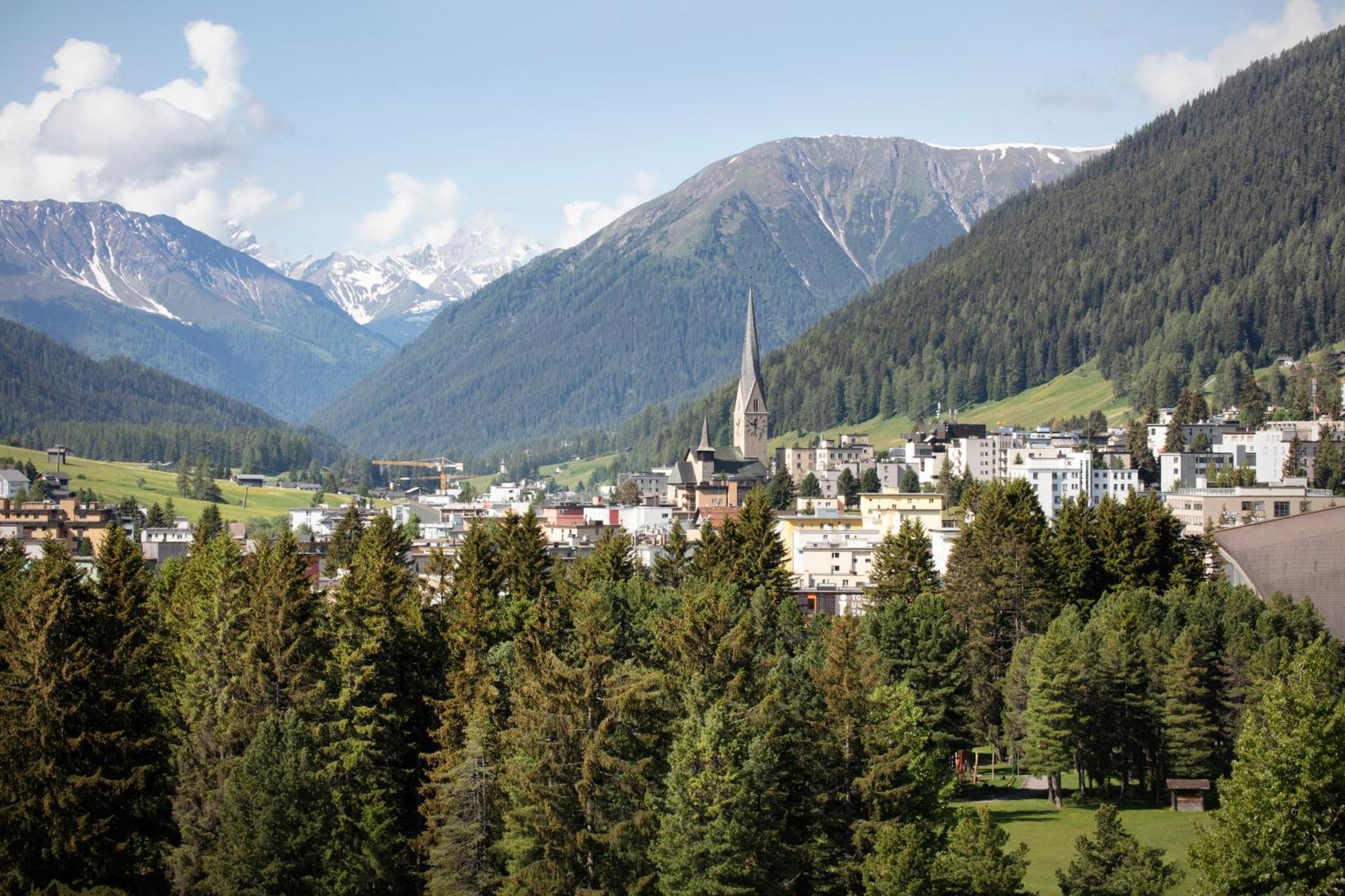 Hilton Garden Inn Davos Exterior foto